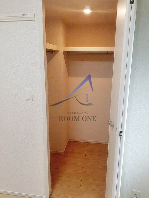 オーヴェスト多摩川の収納|ウォークインクローゼットです。