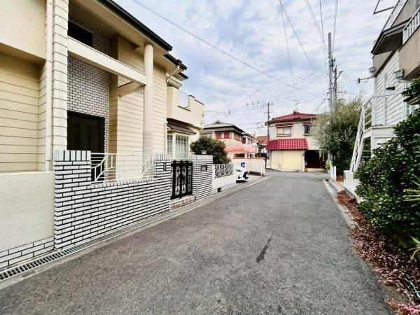 【前面道路含む現地写真】