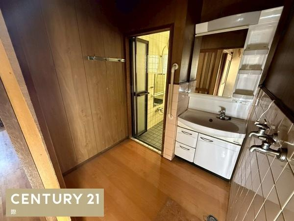 和歌山市木ノ本　中古戸建の独立洗面台
