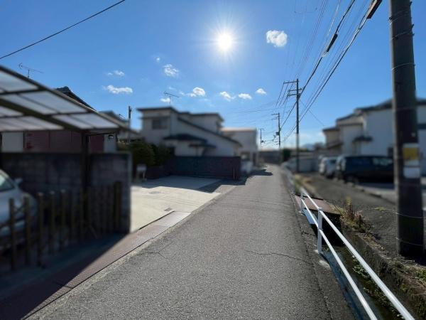 和歌山市中島　中古戸建の前面道路含む現地写真