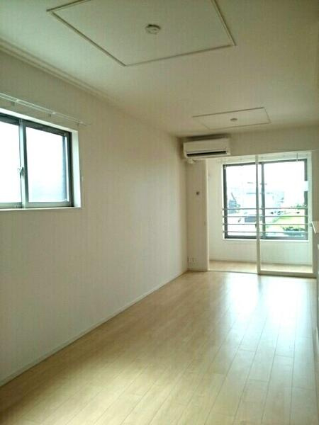 ローズ　ガーデン　１の居間・リビング