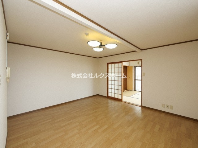 サンハイツいすゞの居間・リビング