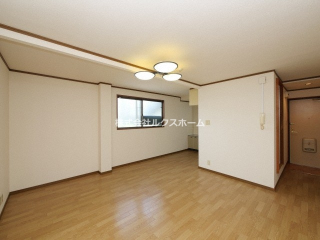 サンハイツいすゞの居間・リビング