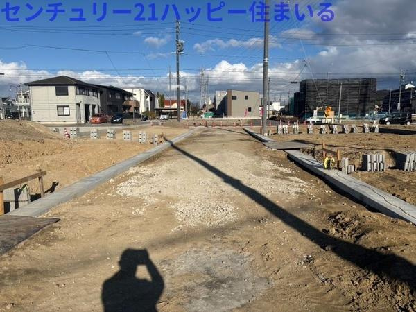 岡崎市中島町字町後の売地の前面道路含む現地写真