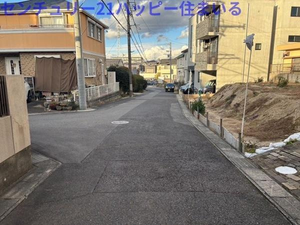 岡崎市戸崎町字藤狭の売地の前面道路含む現地写真