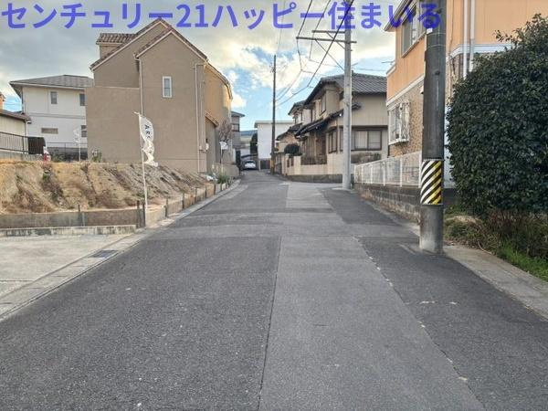 岡崎市戸崎町字藤狭の売地の前面道路含む現地写真
