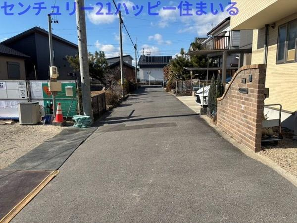 岡崎市舳越町字朝倉の売地の前面道路含む現地写真