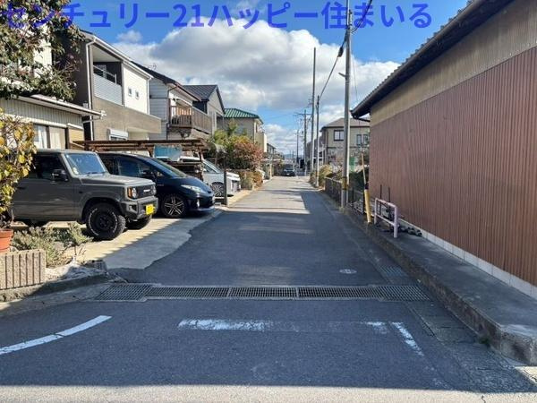 岡崎市舳越町字朝倉の売地の前面道路含む現地写真