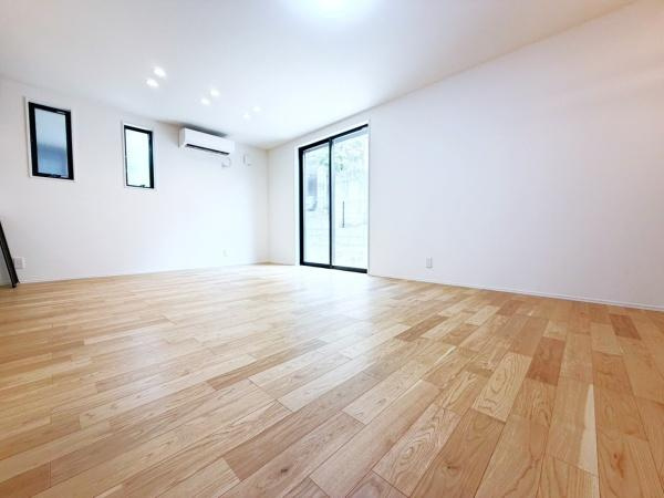 横浜市保土ケ谷区上菅田町の新築一戸建の居間・リビング