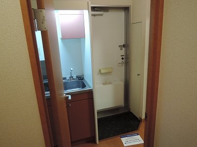 レオパレスパーチェ作新台の玄関