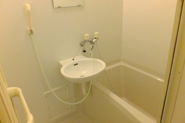 レオパレスパーチェ作新台の浴室