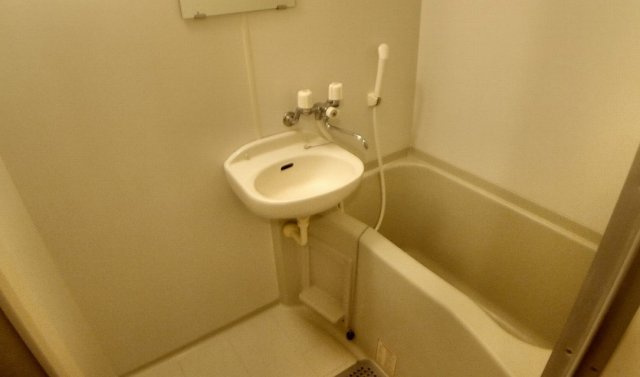 レオパレス西米野の浴室