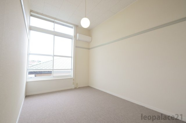 レオパレスアルカディアの居間・リビング