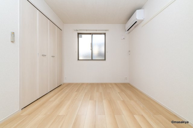 コージーコートの洋室