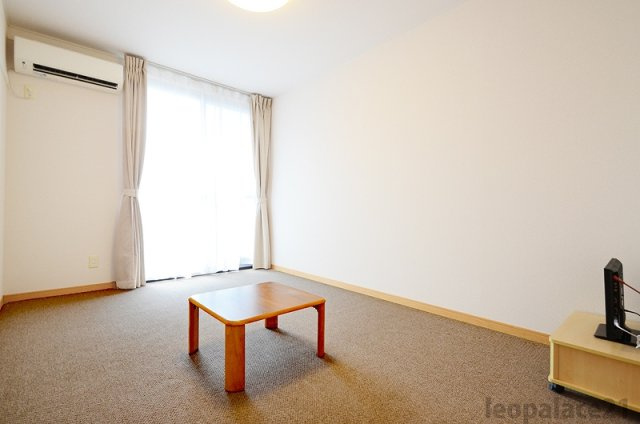 レオパレスリナフェリーチェの居間・リビング|実際のお部屋と異なる場合がございます。