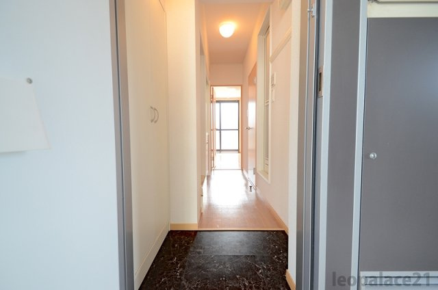 レオパレスリナフェリーチェの玄関|実際のお部屋と異なる場合がございます。