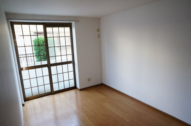 クレール西志津の内装|明るい色調の室内です