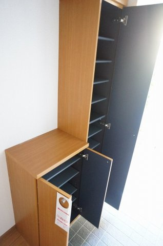 クレール西志津の玄関|収納もある玄関です