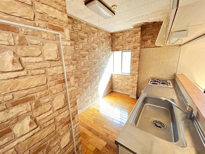 【キッチン】 | 西浜田町アパート | 綺麗で広々とした、カウンターキッチンです。