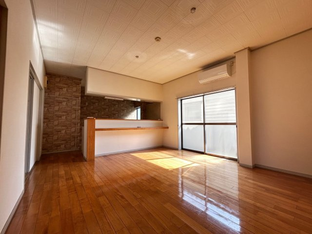 【居間・リビング】 | 西浜田町アパート | お客様のお好きなようにレイアウトしてください。