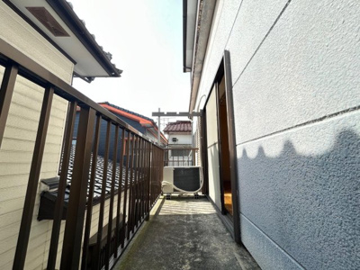 【バルコニー】 | 西浜田町アパート | 南側で太陽の日がたくさん入り、とても気持ちが良いです。