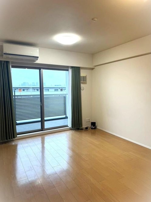 シャリエ関目高殿　7階の居間・リビング|南向きの高層階の為、日当たり良好