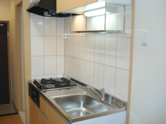 【キッチン】 | Pear-Court3（ピィアコートスリー） | 吊戸棚つき