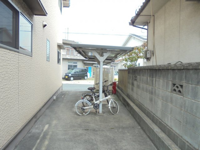 【その他共用部分】 | ブライト西新涯 | 屋根付き駐輪場