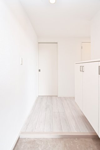 サヴォイラルカンジュ　5階の玄関|別号室のものです。現状優先になります。