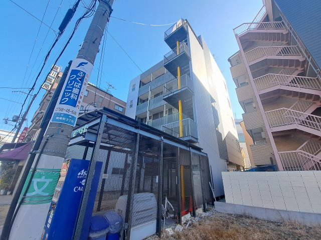 C4　KOSHIEN　EASTの外観