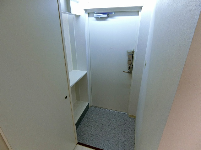 C4　KOSHIEN　EASTの玄関