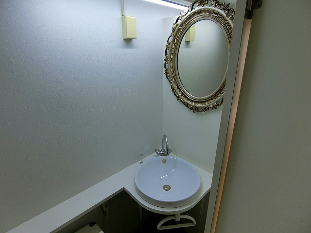 C4　KOSHIEN　EASTの洗面所