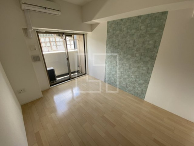 【居間・リビング】 | SERENiTE本町reflet | SERENiTE本町reflet（セレニテ本町ルフレ）　洋室