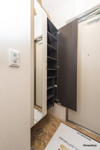 アミティエ三輪の玄関|下駄箱