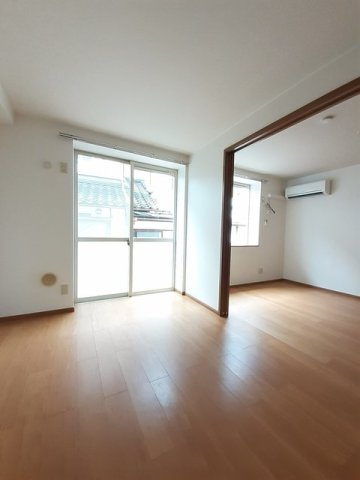 エーデルハウス　ローゼの居間・リビング|ゆったりとした居間です