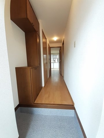 エーデルハウス　ローゼの玄関|明るい玄関です