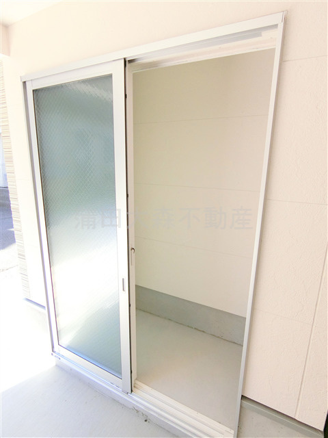 Kolet蒲田の設備|駐車場　横の収納