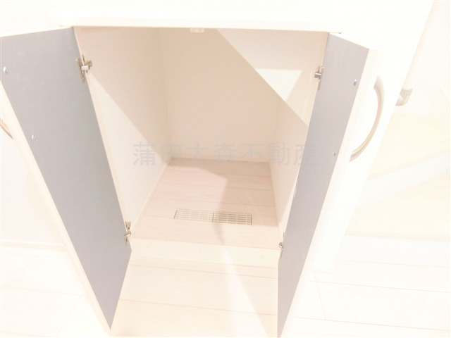 Kolet蒲田の収納|収納　1階　階段下