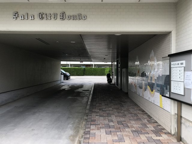 サーラシティ本郷弐番館　502号室のエントランス