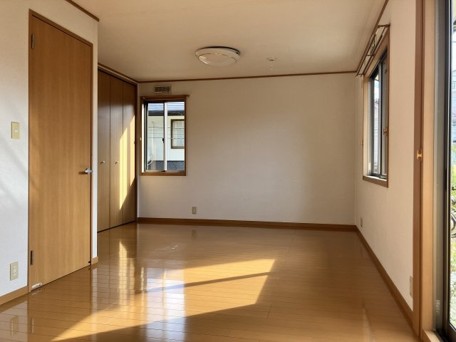 蜆塚一丁目貸家　東棟の洋室