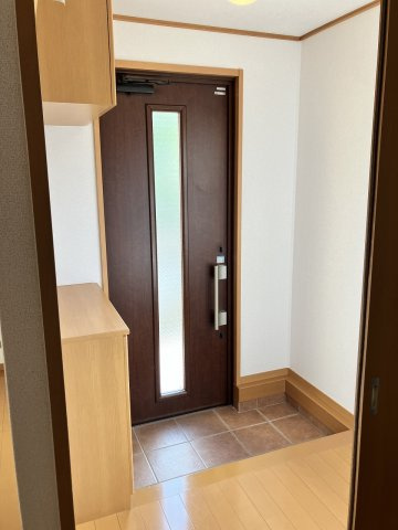 蜆塚一丁目貸家　東棟の玄関