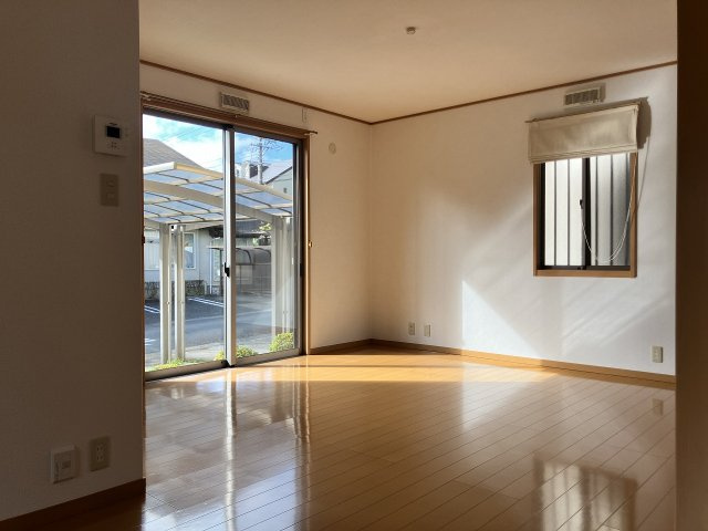 蜆塚一丁目貸家　東棟の居間・リビング