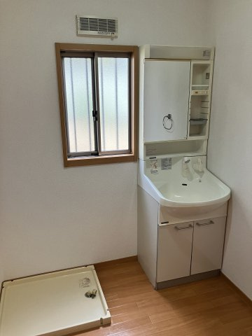 蜆塚一丁目貸家　東棟の洗面所