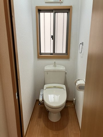 蜆塚一丁目貸家　東棟のトイレ