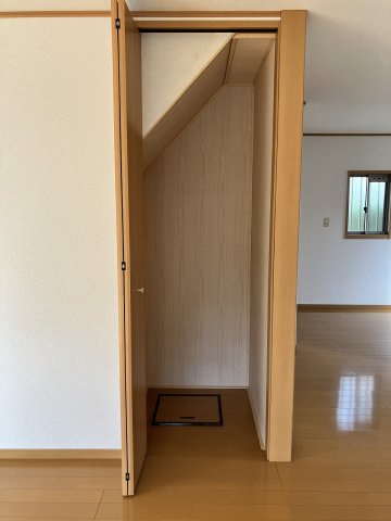 蜆塚一丁目貸家　東棟の収納