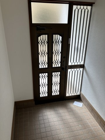 蜆塚一丁目貸家　Ａ棟の玄関