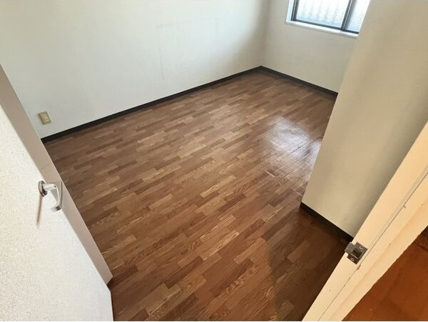 サンコート有松の洋室