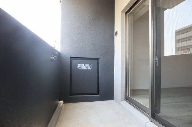 サヴォイラルカンジュ　13階のバルコニー|別号室のものです。現状優先になります。