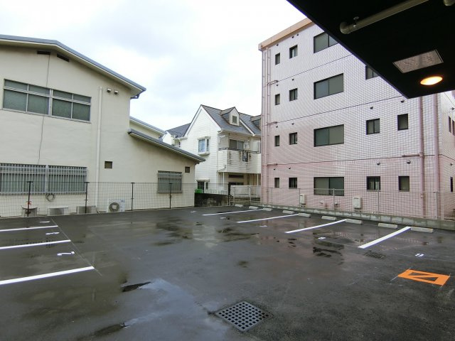 サヴォイラルカンジュ　13階の駐車場