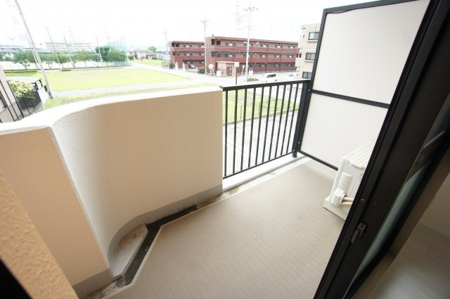 【バルコニー】 | セントラルメゾン | 写真は303号室のものです。